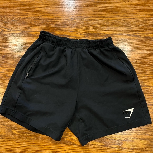 Men’s small gym shark black shorts with zipper pockets. - Picture 1 of 5